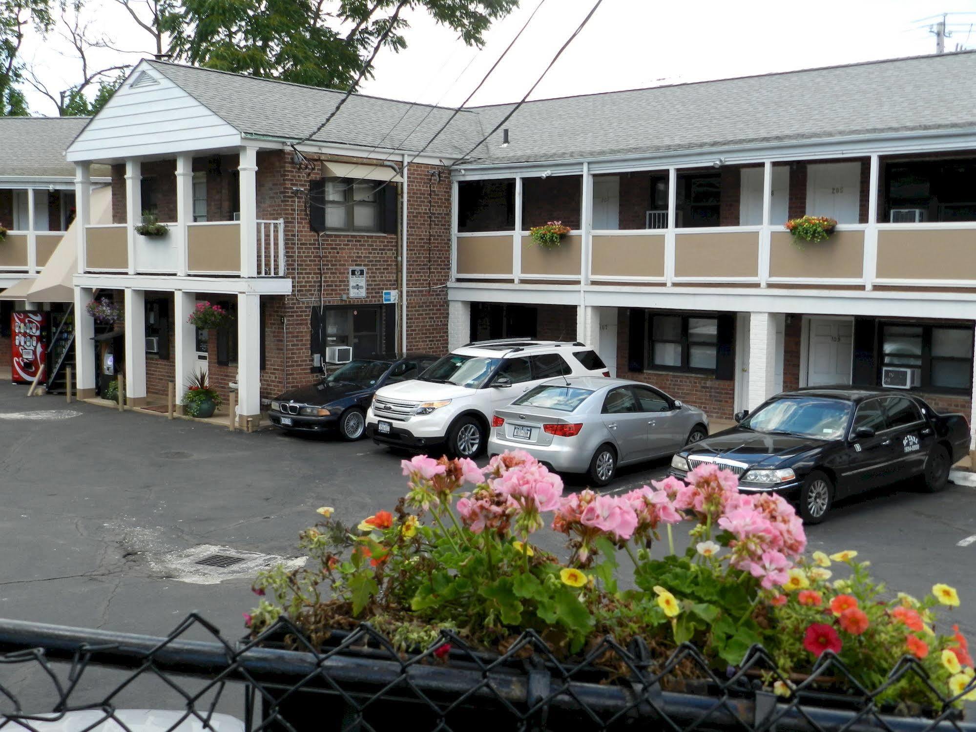 Central Motel Courtyard White Plains Eksteriør bilde