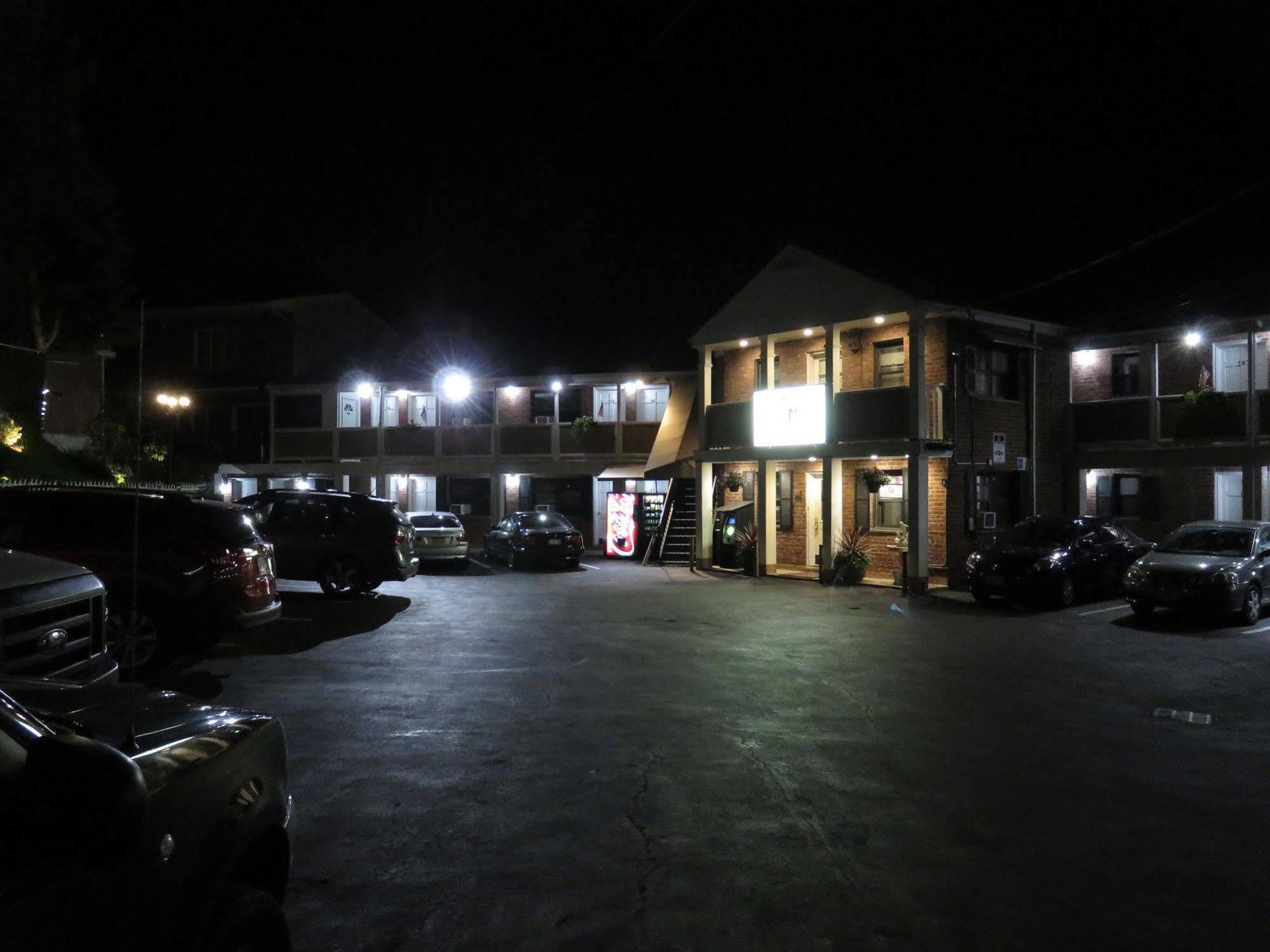 Central Motel Courtyard White Plains Eksteriør bilde