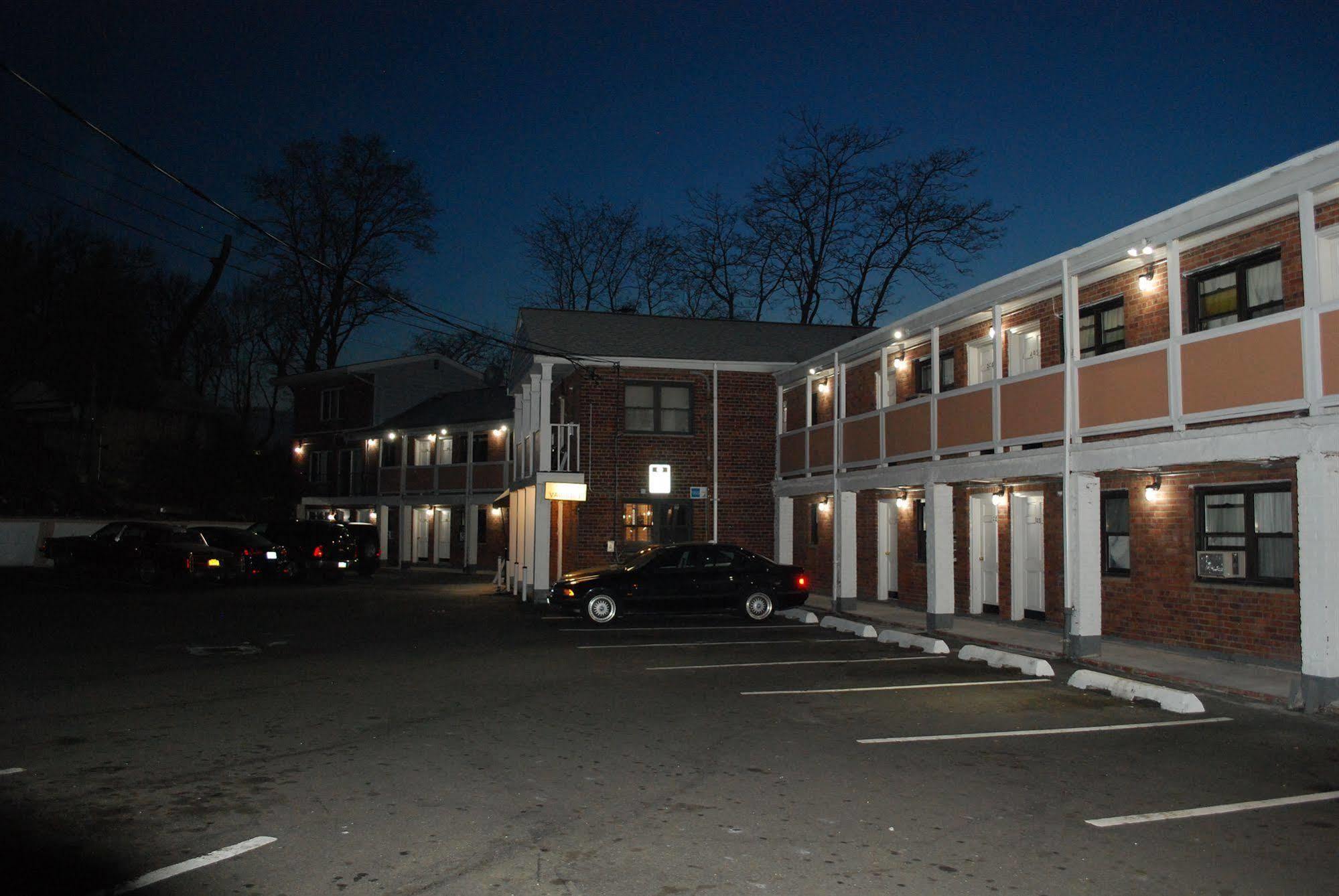 Central Motel Courtyard White Plains Eksteriør bilde